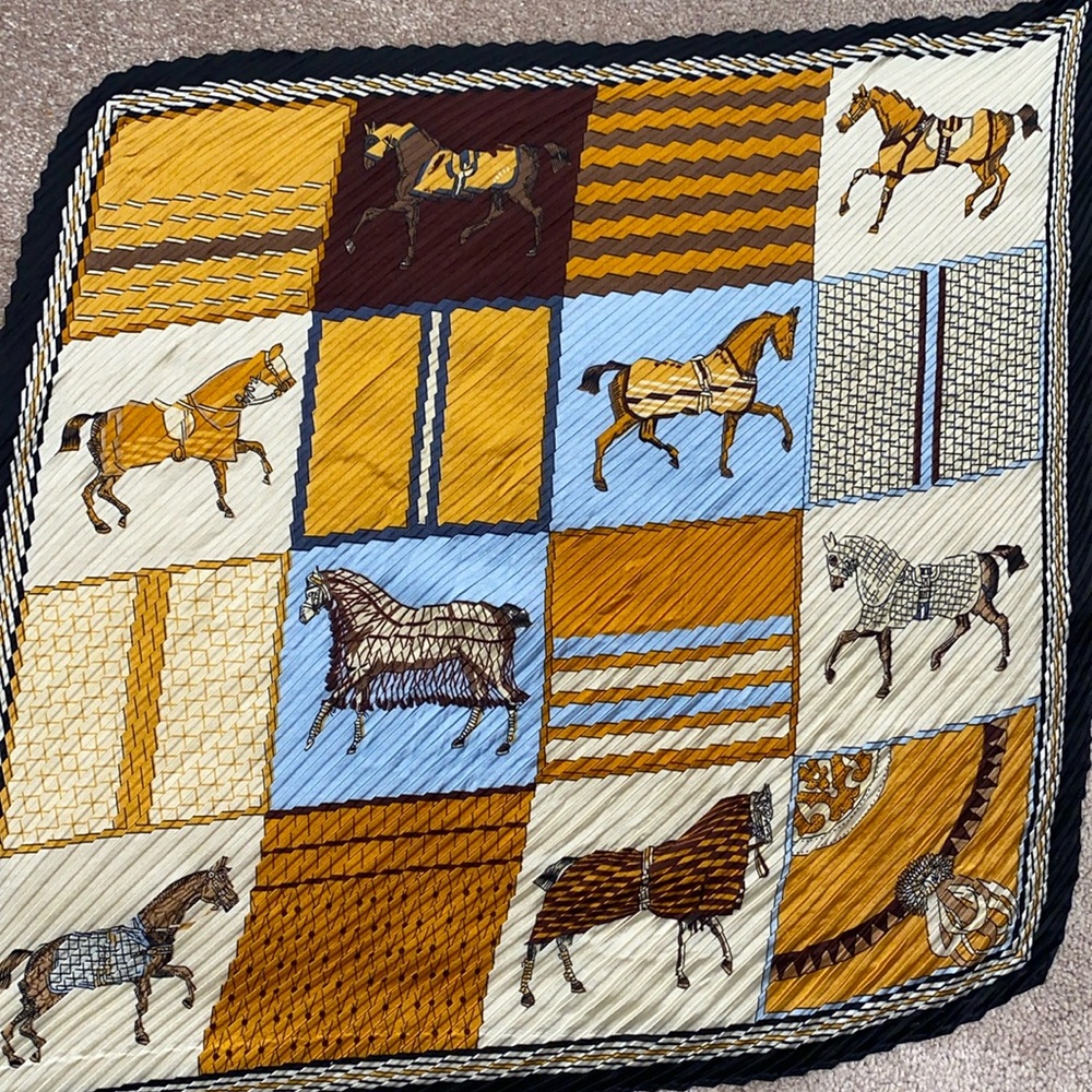 Square patterned scarf
